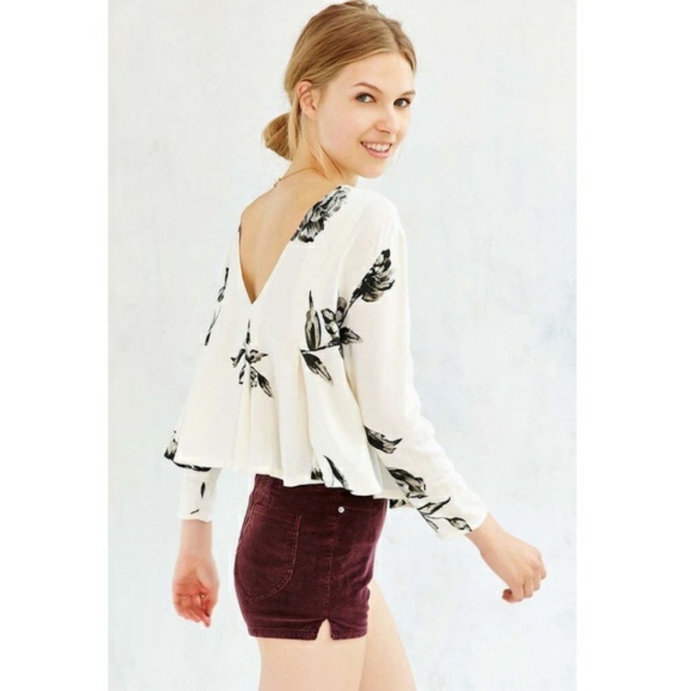 Kimchi Blue BY UO Top S Ivory Floral V-Back Pleated Long Sleeve Flowy Blouse